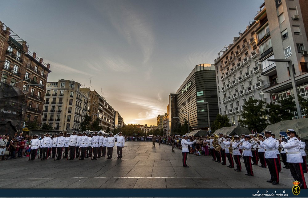 V SEMANA NAVAL MADRID 2015. Arriado solemne de Bandera en la Plaza de Felipe II